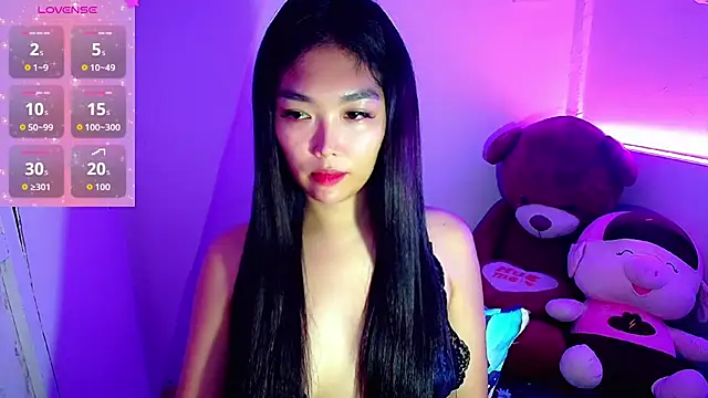 TR4NSCUTI3 online show from 27, 10, 2025