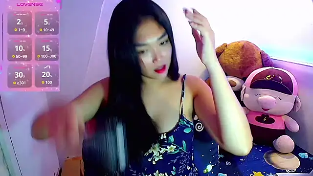 TR4NSCUTI3 online show from 7, 10, 2025