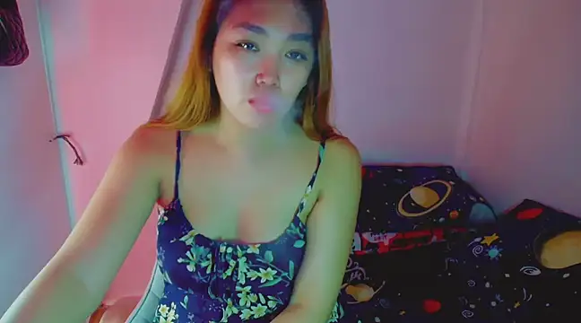 TR4NSCUTI3 online show from 8, 12, 2024