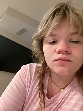 Snapshot of Cutiepiespanks chatting on 8, 7, 2026 Cutiepiespanks online show from 8, 7, 2026