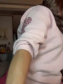 Snapshot of cowgirlc chatting on 4, 2, 2026 cowgirlc online show from 4, 2, 2026