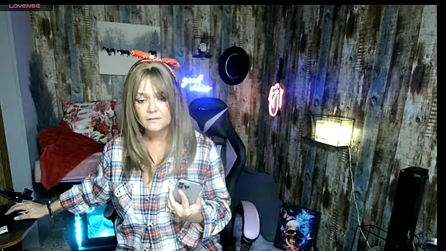 Snapshot of cowgirlc chatting on 12, 11, 2025 cowgirlc online show from 12, 11, 2025