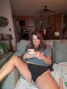 Snapshot of cowgirlc chatting on 10, 9, 2025 cowgirlc online show from 10, 9, 2025