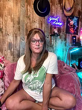 Snapshot of cowgirlc chatting on 6, 11, 2025 cowgirlc online show from 6, 11, 2025