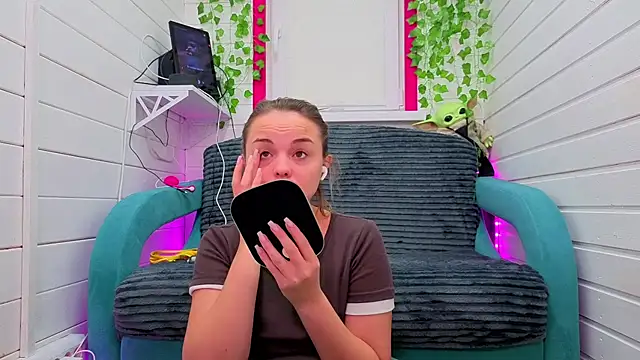 Misss Vikk online show from 2, 12, 2025