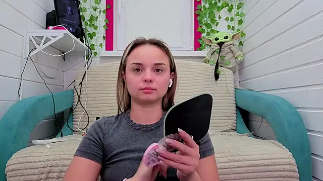 Misss Vikk online show from 10, 11, 2025