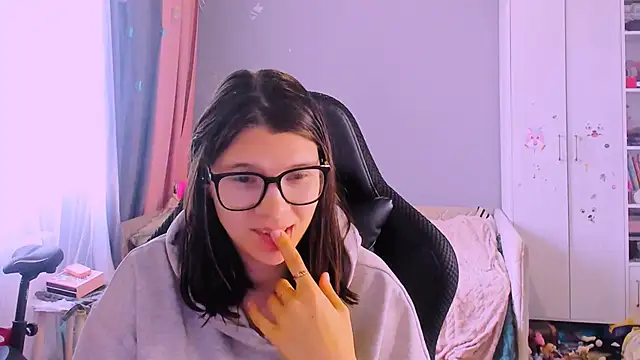 Snapshot of MollyLollipop chatting on 26, 5, 2026 MollyLollipop online show from 26, 5, 2026
