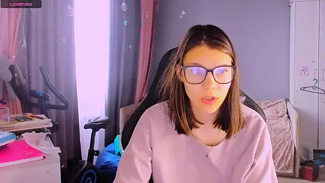 Snapshot of MollyLollipop chatting on 5, 5, 2026 MollyLollipop online show from 5, 5, 2026