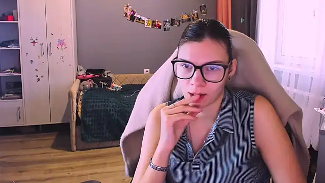 MollyLollipop online show from 15, 12, 2025