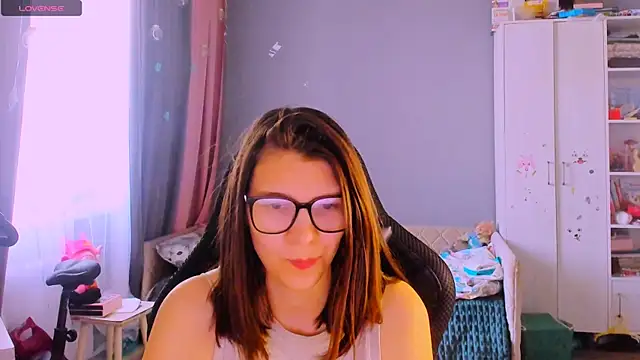Snapshot of MollyLollipop chatting on 3, 6, 2026 MollyLollipop online show from 3, 6, 2026