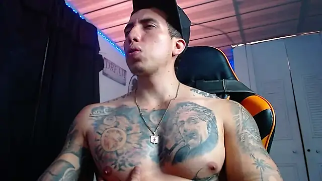 Snapshot of Adam_Hudsond chatting on 3, 11, 2025 Adam Hudsond online show from 3, 11, 2025