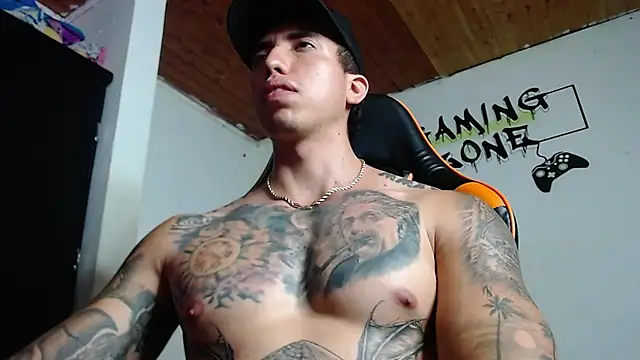 Snapshot of Adam_Hudsond chatting on 6, 3, 2025 Adam Hudsond online show from 6, 3, 2025