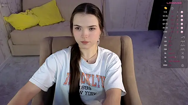 Eva Davie online show from 9, 11, 2025