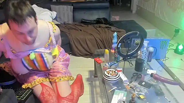 Snapshot of slankecrosdresser chatting on 6, 2, 2025 slankecrosdresser online show from 6, 2, 2025