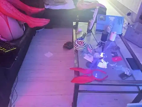 Snapshot of slankecrosdresser chatting on 6, 2, 2025 slankecrosdresser online show from 6, 2, 2025