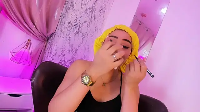 Alexandra Hornny online show from 5, 3, 2025