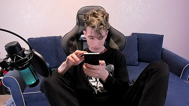 Snapshot of James_Mills chatting on 6, 11, 2025 James Mills online show from 6, 11, 2025