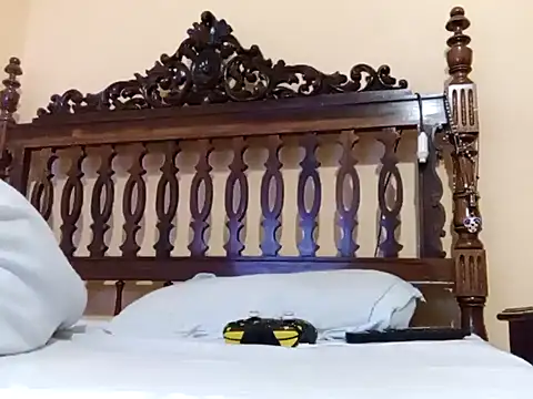 Snapshot of White_rabbit_ chatting on 2, 2, 2025 White rabbit online show from 2, 2, 2025