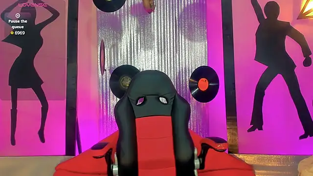 nickyminach  online show from 13, 11, 2025