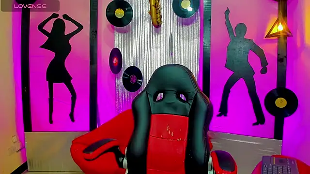 nickyminach  online show from 11, 2, 2026