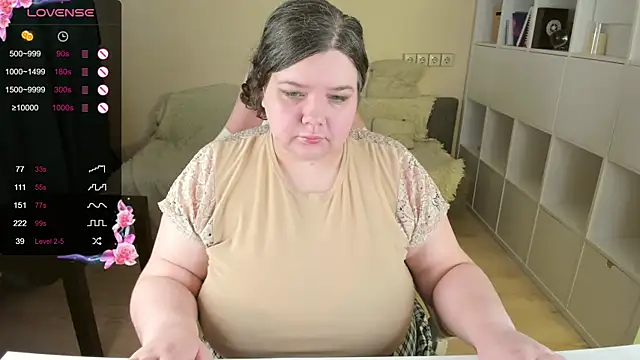 Snapshot of PlumPie chatting on 13, 11, 2025 PlumPie online show from 13, 11, 2025