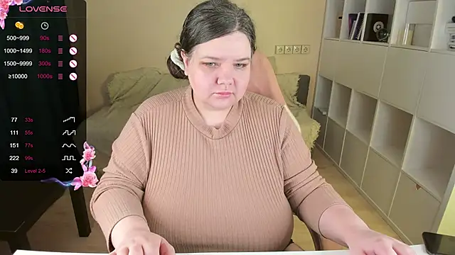 Snapshot of PlumPie chatting on 12, 10, 2025 PlumPie online show from 12, 10, 2025