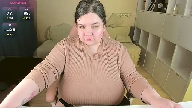Snapshot of PlumPie chatting on 9, 9, 2025 PlumPie online show from 9, 9, 2025