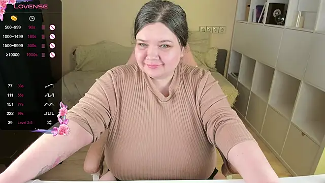 Snapshot of PlumPie chatting on 10, 11, 2025 PlumPie online show from 10, 11, 2025