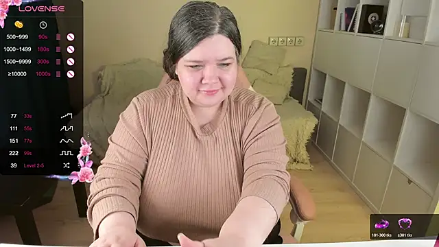 Snapshot of PlumPie chatting on 11, 11, 2025 PlumPie online show from 11, 11, 2025