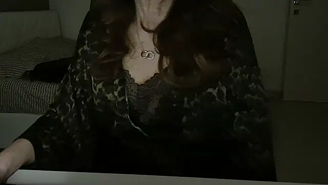 Snapshot of amara_2022 chatting on 9, 5, 2026 amara 2022 online show from 9, 5, 2026