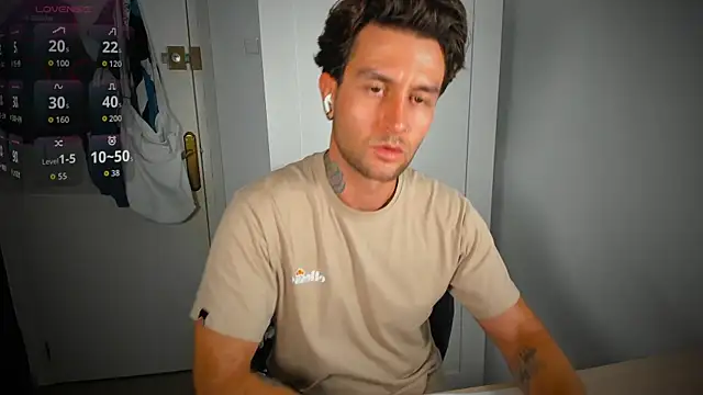 Snapshot of HonestAndrew chatting on 30, 9, 2025 HonestAndrew online show from 30, 9, 2025