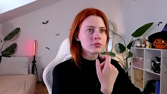 doll lesli online show from 5, 11, 2025