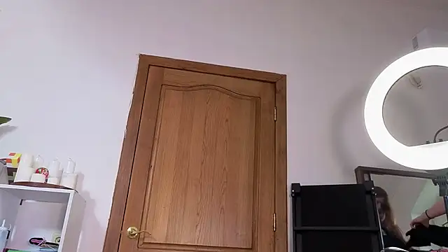 doll lesli online show from 10, 10, 2025