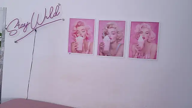 Adele LatinLady online show from 12, 4, 2026