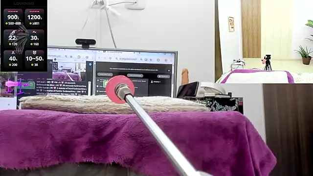 Snapshot of Paulina_Davis_ chatting on 4, 7, 2026 Paulina Davis online show from 4, 7, 2026