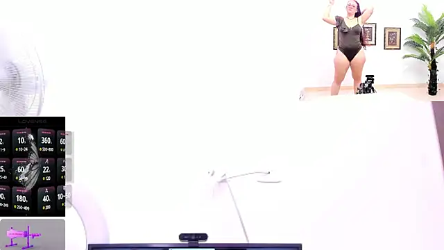 Paulina Davis  online show from 10, 3, 2025