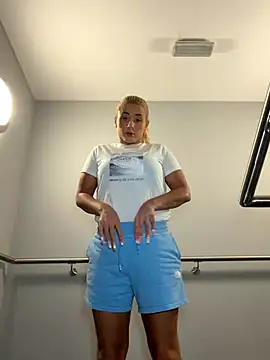 Snapshot of Strongqueen chatting on 10, 10, 2025 Strongqueen online show from 10, 10, 2025