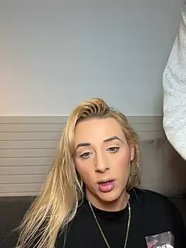 Snapshot of Strongqueen chatting on 23, 5, 2026 Strongqueen online show from 23, 5, 2026