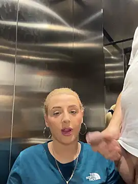 Snapshot of Strongqueen chatting on 12, 1, 2025 Strongqueen online show from 12, 1, 2025