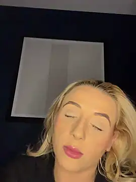 Snapshot of Strongqueen chatting on 8, 2, 2025 Strongqueen online show from 8, 2, 2025