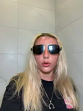 Snapshot of Strongqueen chatting on 8, 6, 2026 Strongqueen online show from 8, 6, 2026