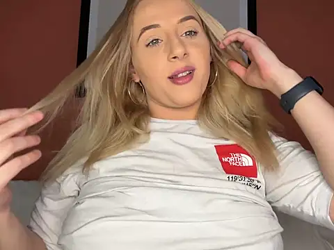 Snapshot of Strongqueen chatting on 4, 3, 2025 Strongqueen online show from 4, 3, 2025