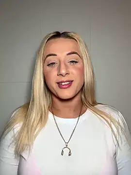 Snapshot of Strongqueen chatting on 12, 9, 2025 Strongqueen online show from 12, 9, 2025