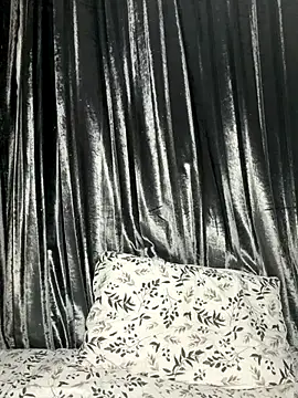 Snapshot of Strongqueen chatting on 13, 11, 2025 Strongqueen online show from 13, 11, 2025