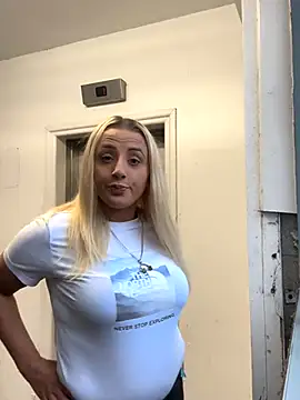 Snapshot of Strongqueen chatting on 20, 9, 2025 Strongqueen online show from 20, 9, 2025