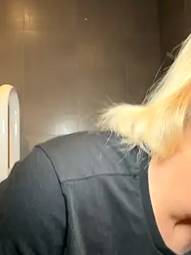 Snapshot of Strongqueen chatting on 19, 10, 2025 Strongqueen online show from 19, 10, 2025