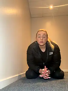 Snapshot of Strongqueen chatting on 17, 11, 2025 Strongqueen online show from 17, 11, 2025