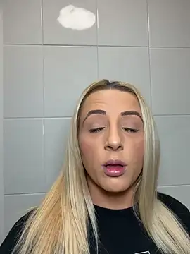 Snapshot of Strongqueen chatting on 21, 11, 2025 Strongqueen online show from 21, 11, 2025