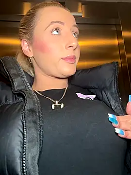 Snapshot of Strongqueen chatting on 18, 9, 2025 Strongqueen online show from 18, 9, 2025