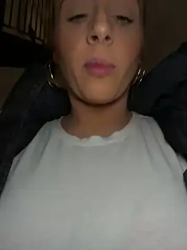 Snapshot of Strongqueen chatting on 9, 11, 2025 Strongqueen online show from 9, 11, 2025